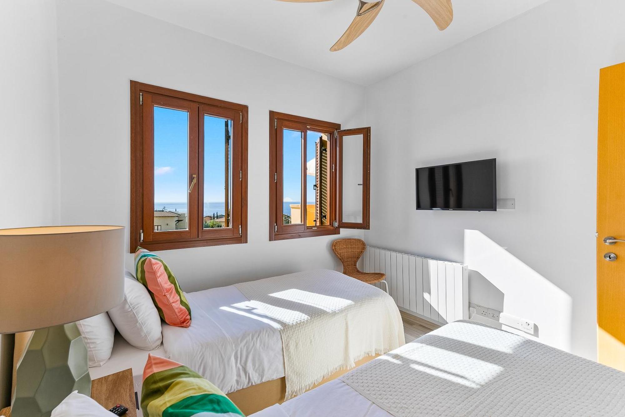 2 Bedroom Apartment Thalassa With Sea And Sunset Views, Aphrodite Hills Resort Куклия Екстериор снимка
