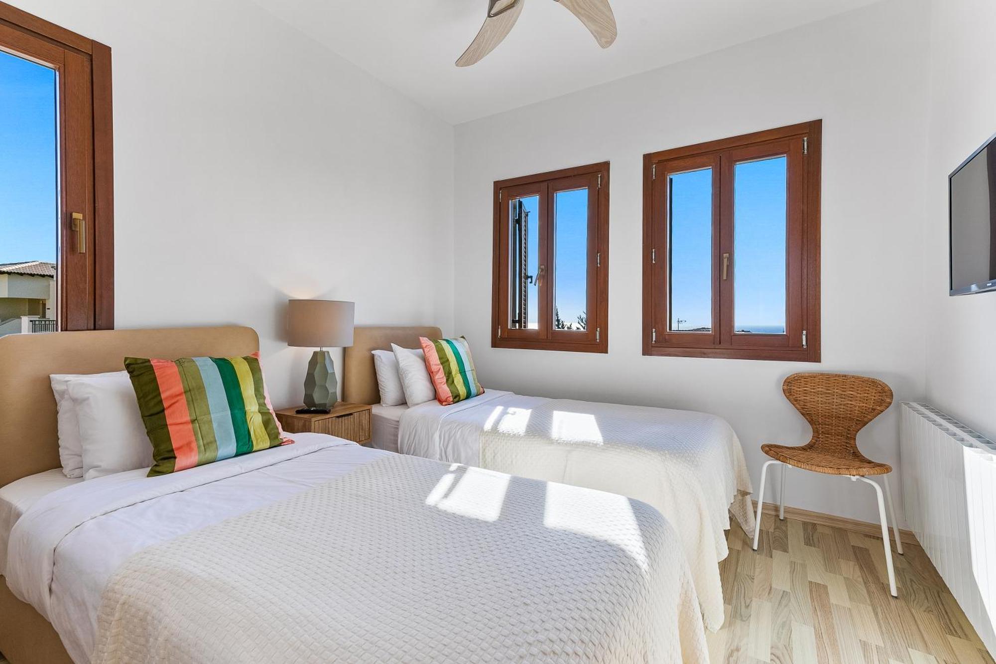 2 Bedroom Apartment Thalassa With Sea And Sunset Views, Aphrodite Hills Resort Куклия Екстериор снимка