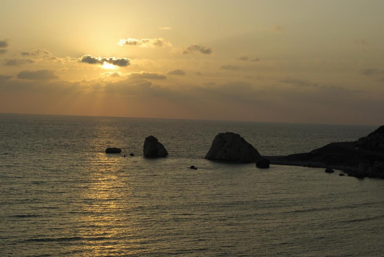 2 Bedroom Apartment Thalassa With Sea And Sunset Views, Aphrodite Hills Resort Куклия Екстериор снимка
